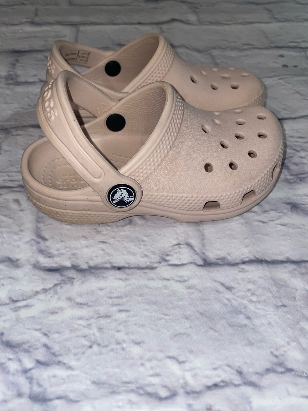 Crocs Classic Crocs (Light Pink) Size 9